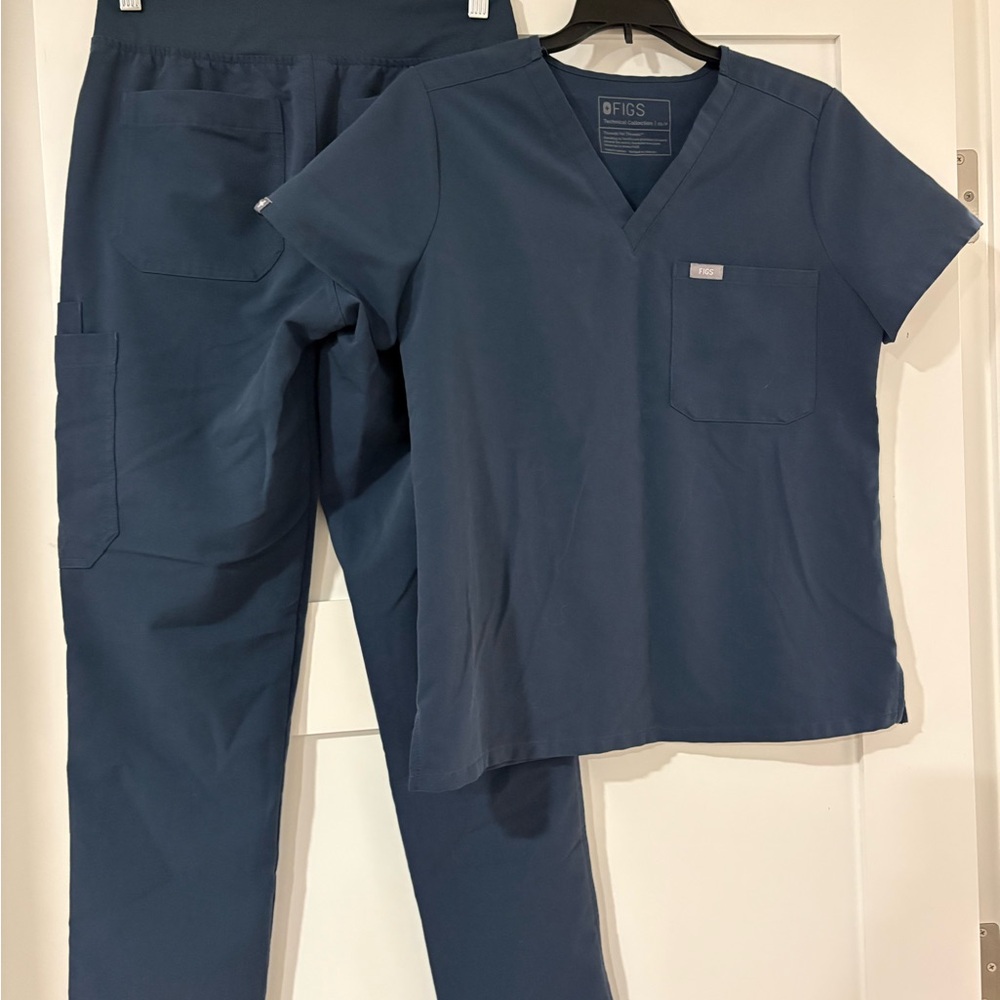 Figs Technical Collection Scrub Top and Bottom in Dark Blue